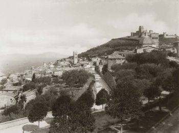 Foto antica panorama di assisi