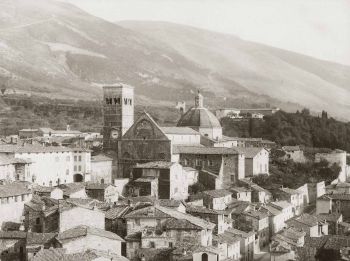 Foto storica basilica e panorama di assisi