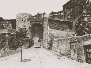 Vecchia sutri porta etrusca