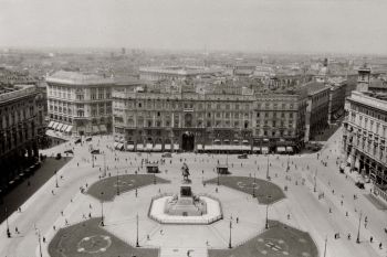Piazza Duomo vista dal Duomo, anni 20, foto storica