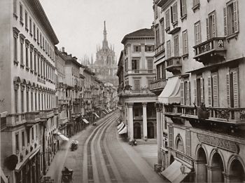 Milano, la vecchia strada del Duomo, foto storica
