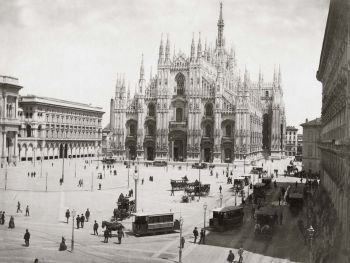 Milano, piazza Duomo, foto d'epoca.