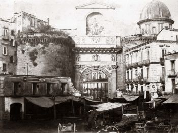 Napoli, la porta Capuana, foto d'epoca