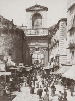 La porta capuana a Napoli, foto d'epoca