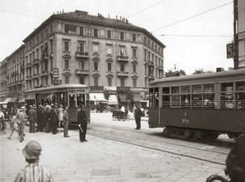 Milano, piazza Lima e i tram, foto storica