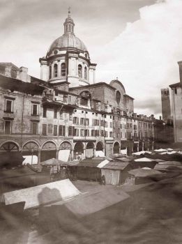 Mantova, piazza delle Erbe, foto storica