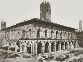 Antico mercato in piazza maggiore bologna