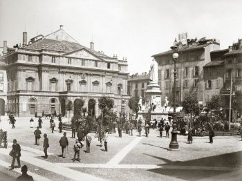Foto storica della piazza della scala di Milano